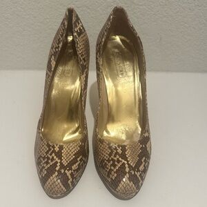 COACH Chelsey Natural Snake-Embossed Leather Round Toe Pumps High Heels Size 9